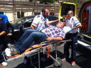  بالصور: إصابة طفيفة لسائق بحادث طرق بين مركبتين وسط حي العجمي بيافا 